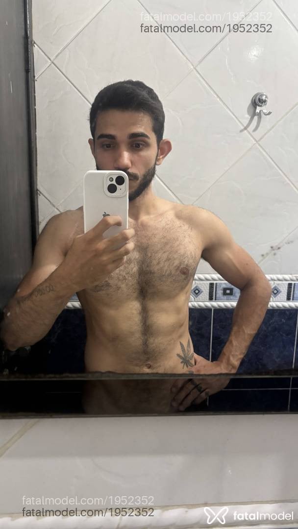 Acompanhante homem com cabelo castanho de olhos castanhos - Tarik Ferraz