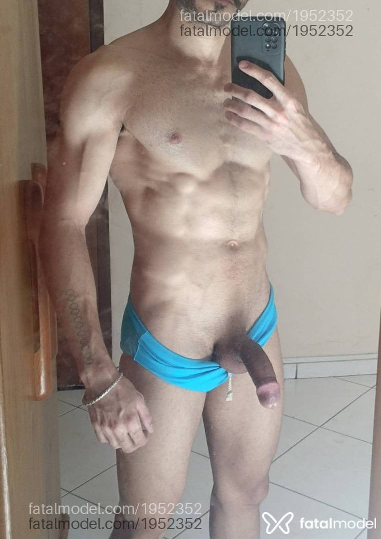Acompanhante homem com cabelo castanho de olhos castanhos - Halam Tomaz