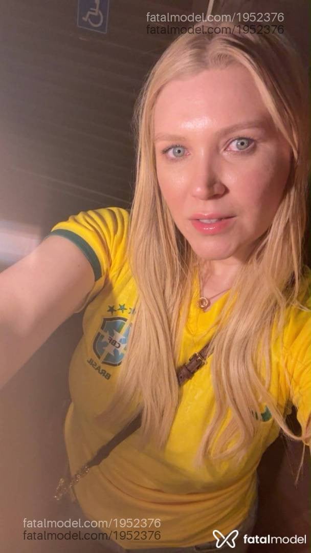 Acompanhante mulher loira (o) de olhos azuis - Beatriz