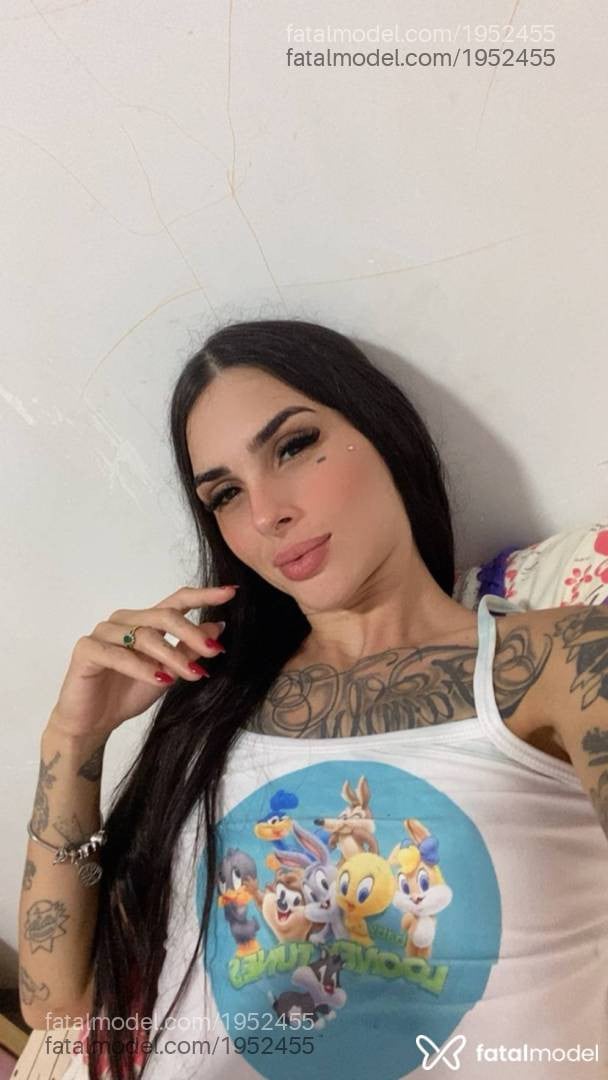 Acompanhante mulher com cabelo castanho de olhos castanhos - Luana