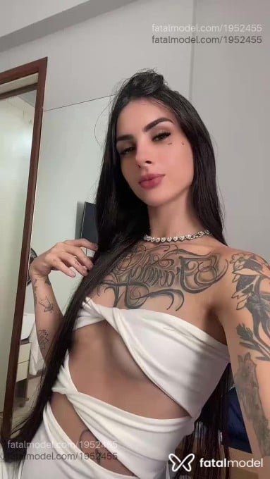 Acompanhante mulher com cabelo castanho de olhos castanhos - Luana