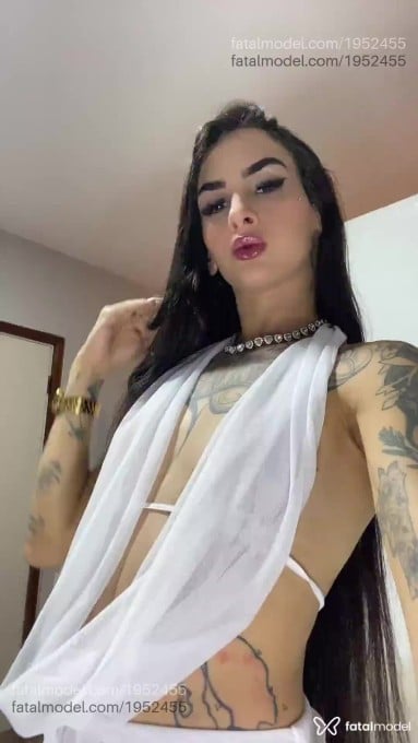 Acompanhante mulher com cabelo castanho de olhos castanhos - Luana