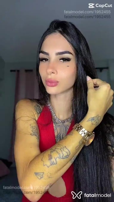 Acompanhante mulher com cabelo castanho de olhos castanhos - Luana Acompanhante mulher com cabelo castanho de olhos castanhos - Luana