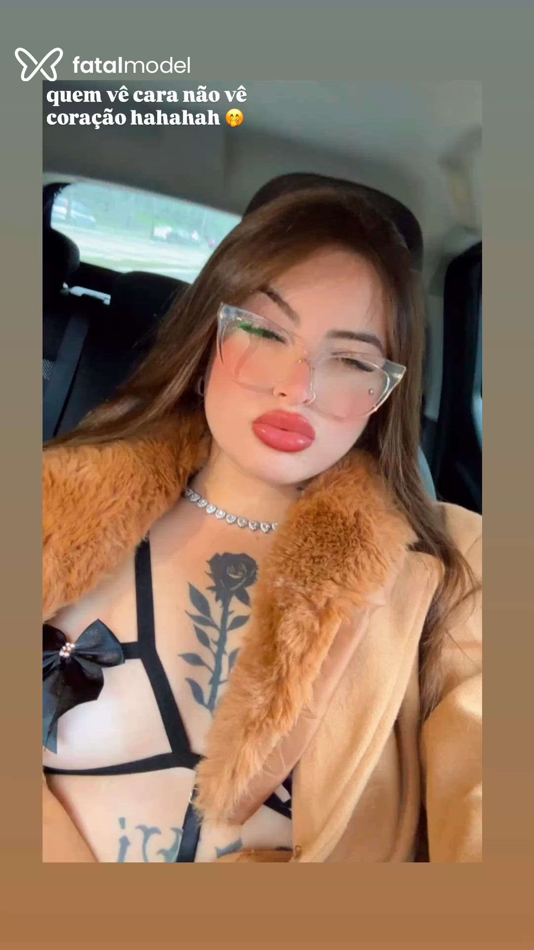Acompanhante mulher com cabelo castanho de olhos mel - Viviii
