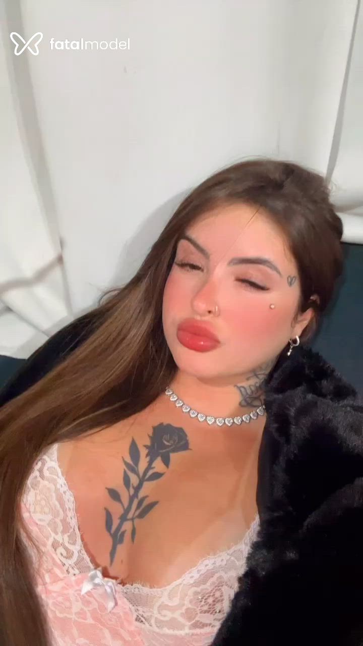 Acompanhante mulher com cabelo castanho de olhos mel - Viviii Acompanhante mulher com cabelo castanho de olhos mel - Viviii