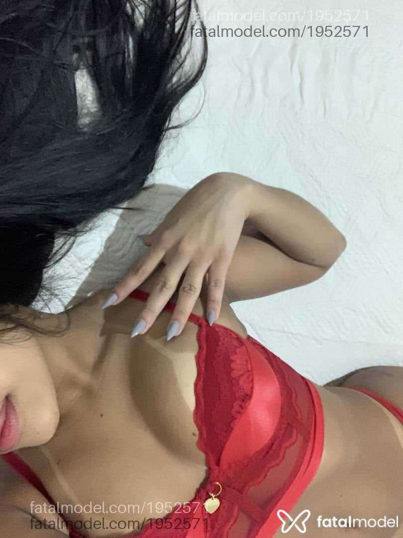 Acompanhante mulher com cabelo castanho de olhos pretos - ágatha Lais