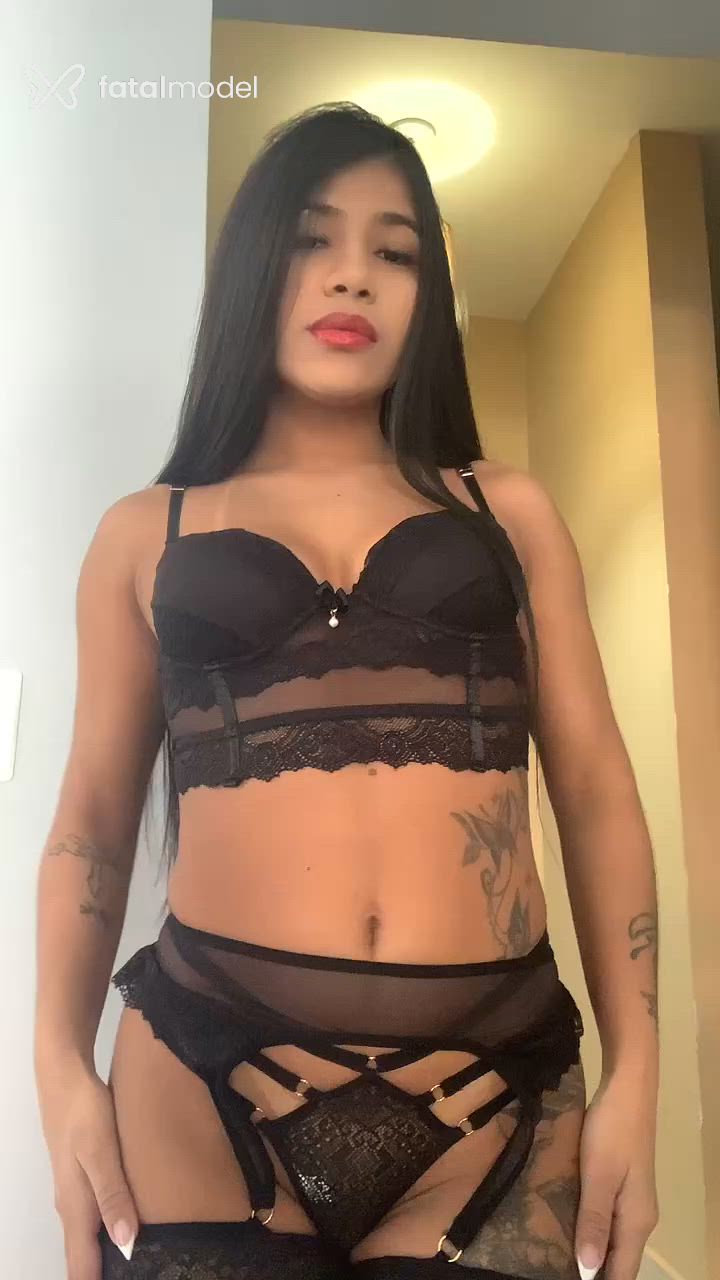 Acompanhante mulher com cabelo castanho de olhos pretos - ágatha Lais