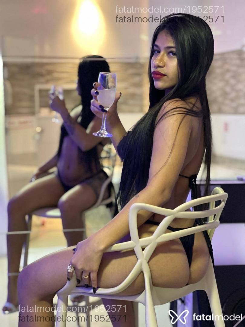 Acompanhante mulher com cabelo castanho de olhos pretos em Tubarão - ágatha Lais