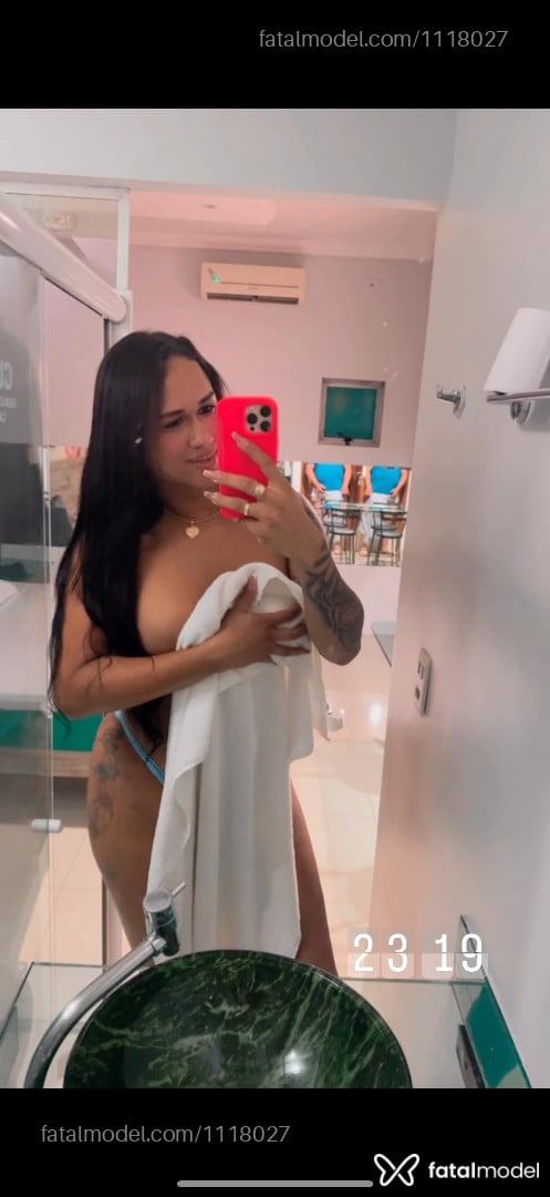 Acompanhante mulher trans com cabelo castanho de olhos castanhos em Goiânia - Agatha nandes