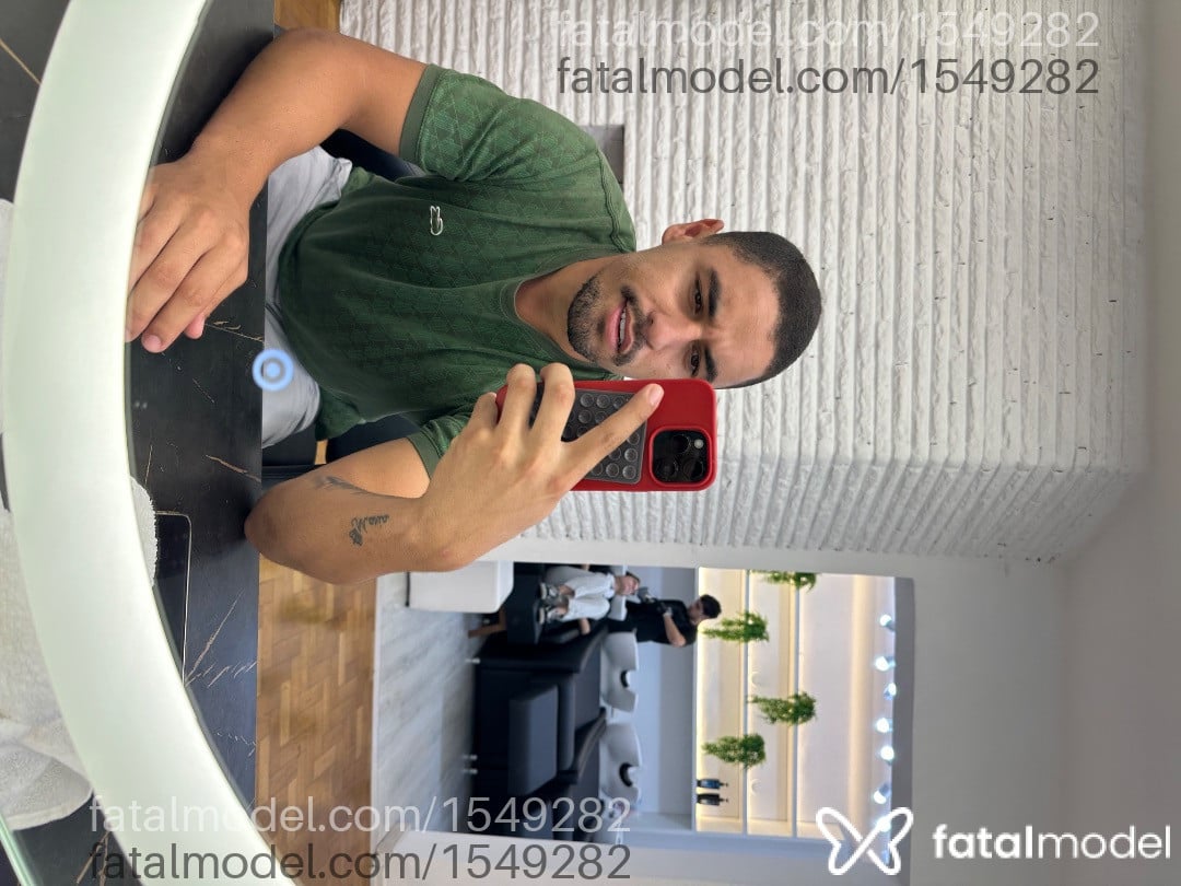 Acompanhante homem com cabelo castanho de olhos castanhos em Novo Hamburgo Acompanhante homem com cabelo castanho de olhos castanhos em Novo Hamburgo - Rafael