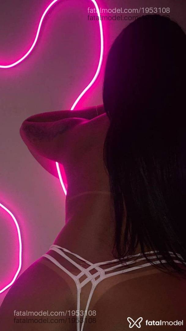 Acompanhante mulher morena (o) de olhos castanhos - Maju Oliveira