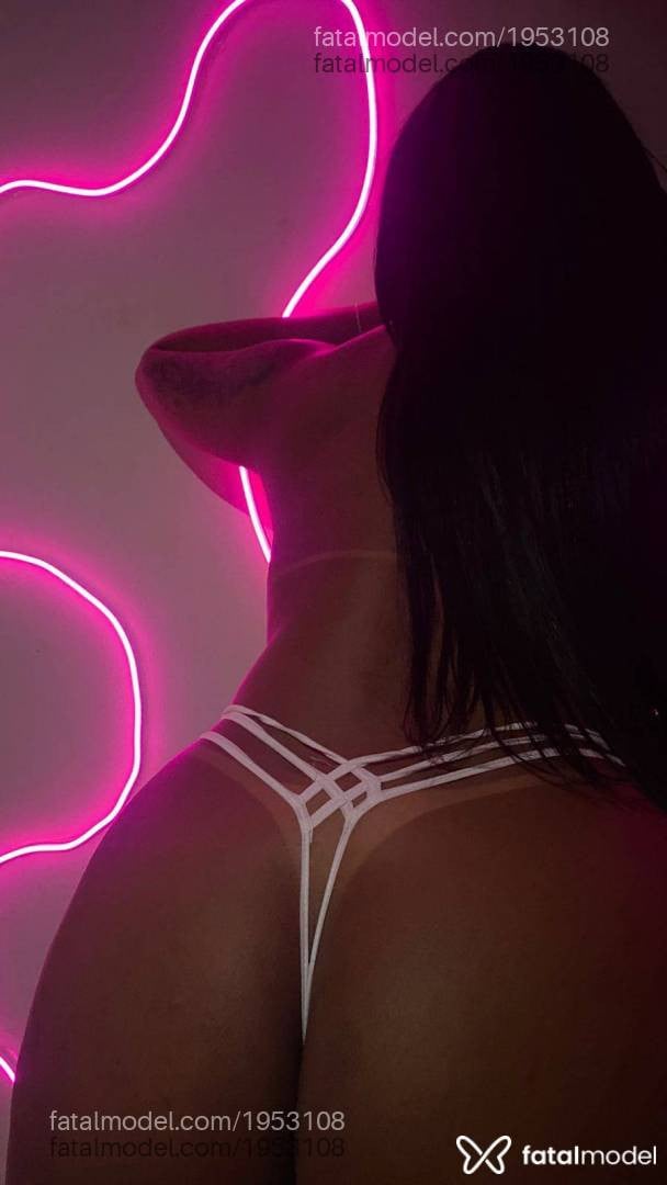 Acompanhante mulher morena (o) de olhos castanhos - Maju Oliveira