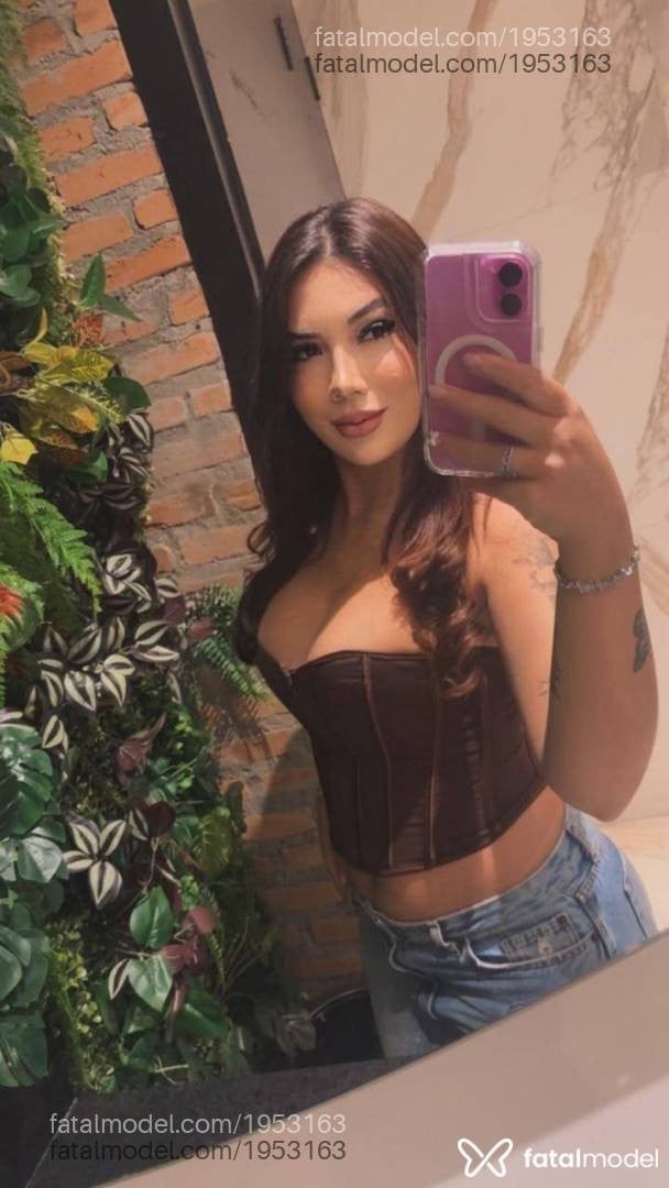 Acompanhante mulher com cabelo castanho de olhos castanhos - Bianca Sanchez