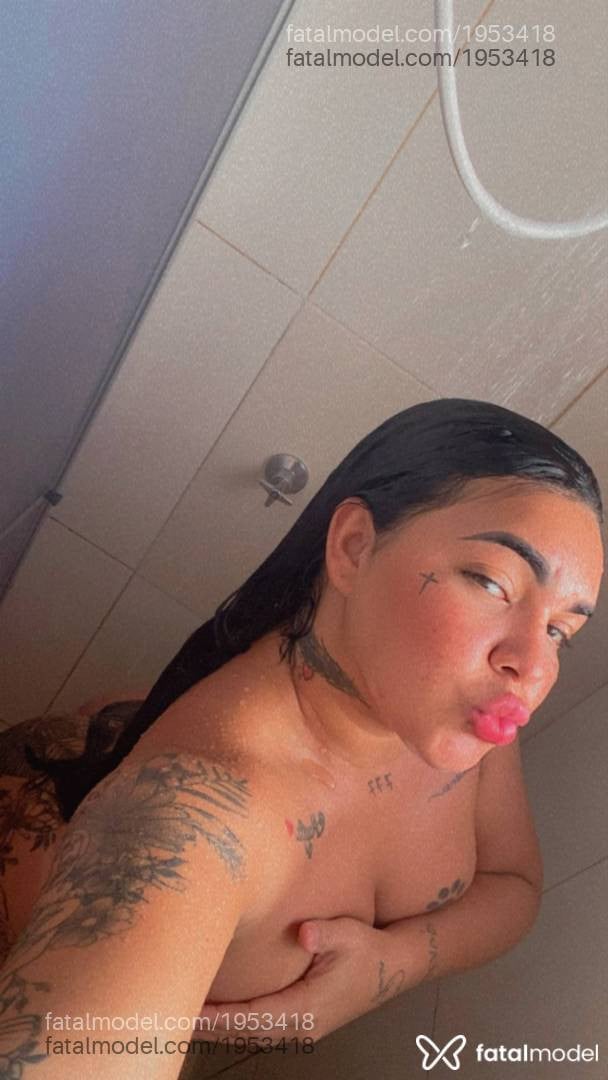 Acompanhante mulher com cabelo castanho de olhos castanhos - Hellena Gomes
