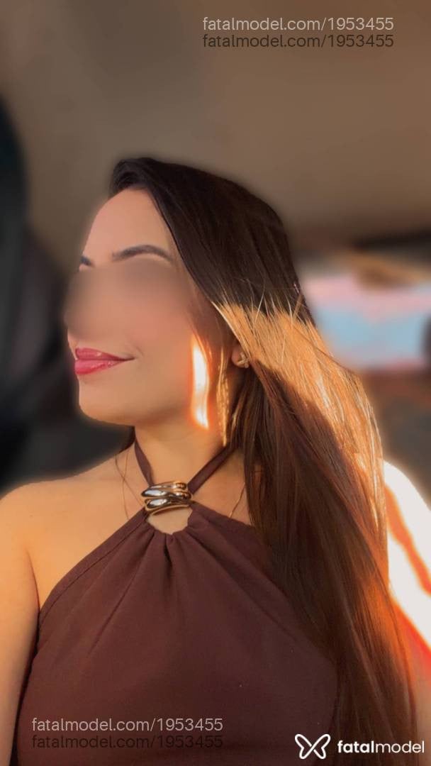 Acompanhante mulher com cabelo castanho de olhos castanhos - Livia Nogueira