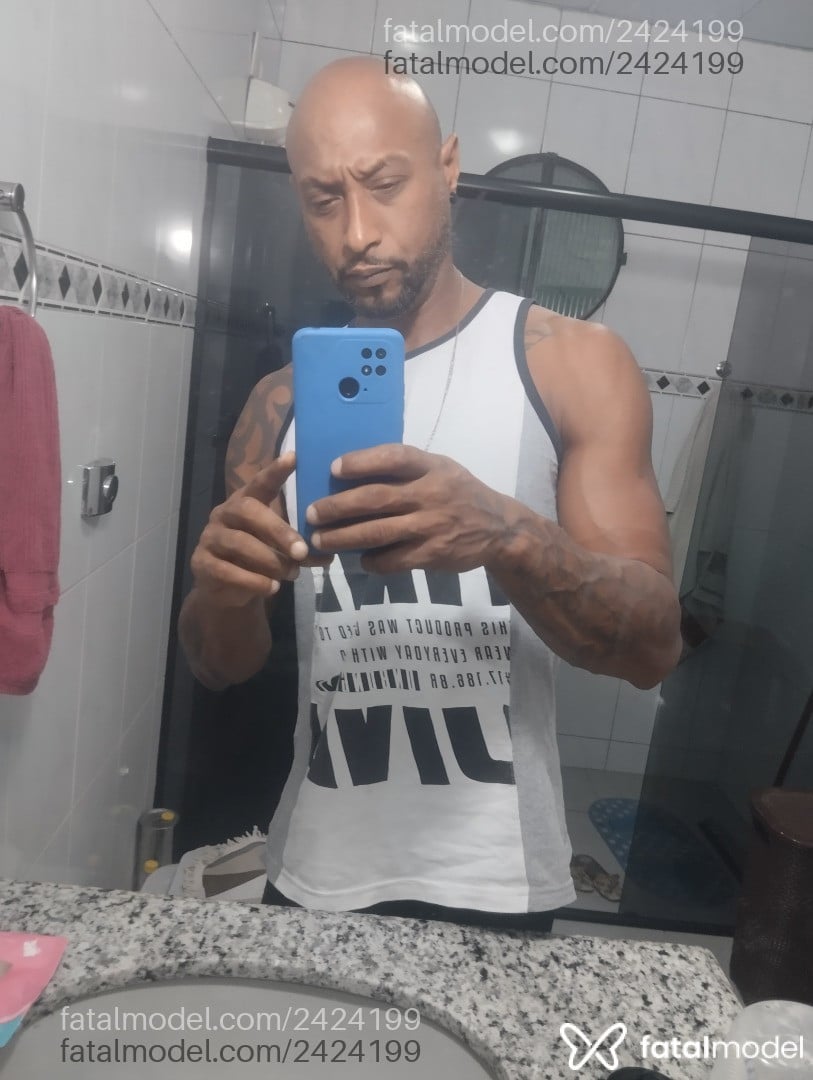 Acompanhante homem morena (o) de olhos pretos - Hugao Acompanhante homem morena (o) de olhos pretos - Hugao