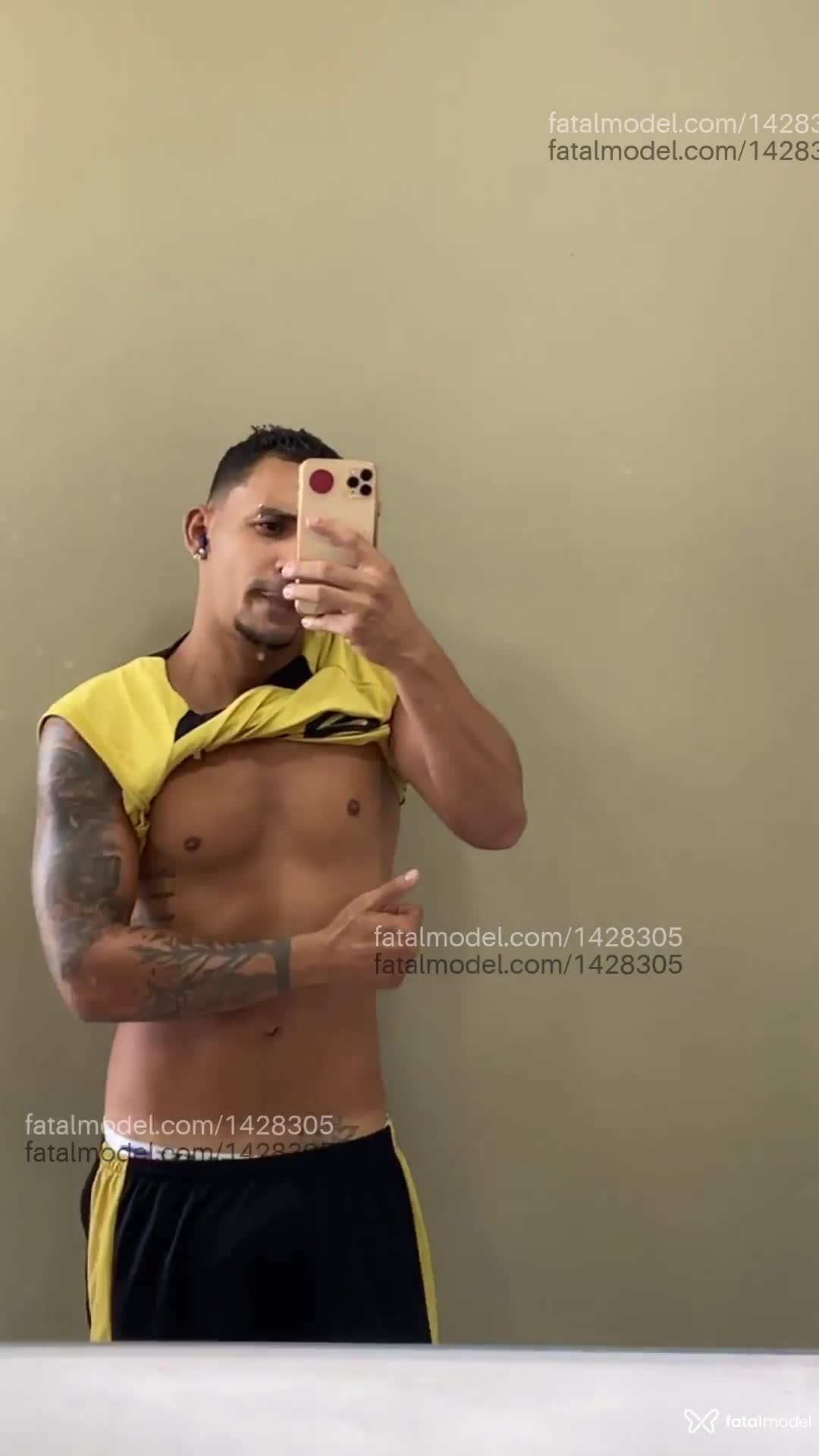 Acompanhante homem morena (o) de olhos castanhos em Belo Horizonte - Carlos
