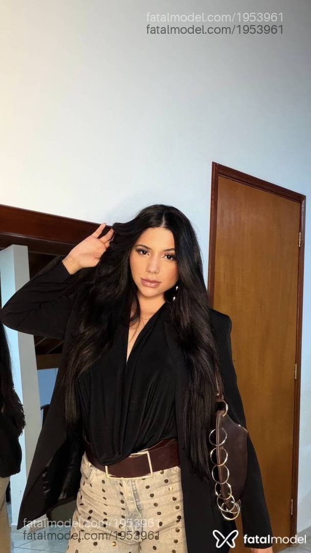 Acompanhante mulher morena (o) de olhos pretos - Livia Pacheco