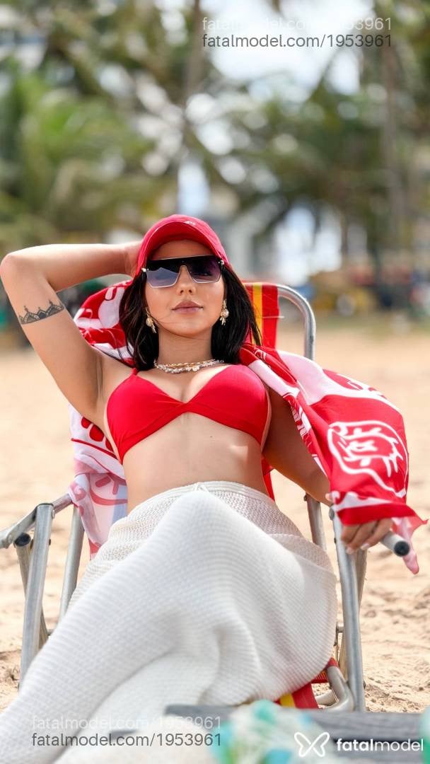 Acompanhante mulher morena (o) de olhos pretos - Livia Pacheco