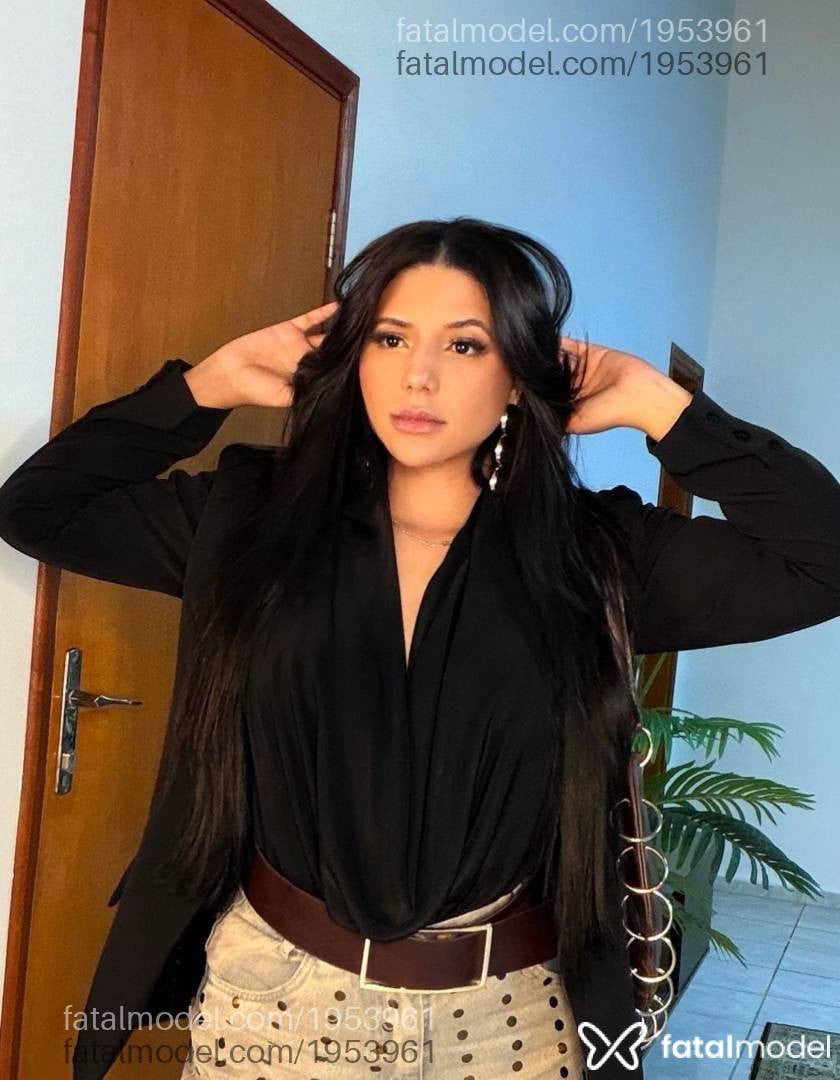 Acompanhante mulher morena (o) de olhos pretos - Livia Pacheco