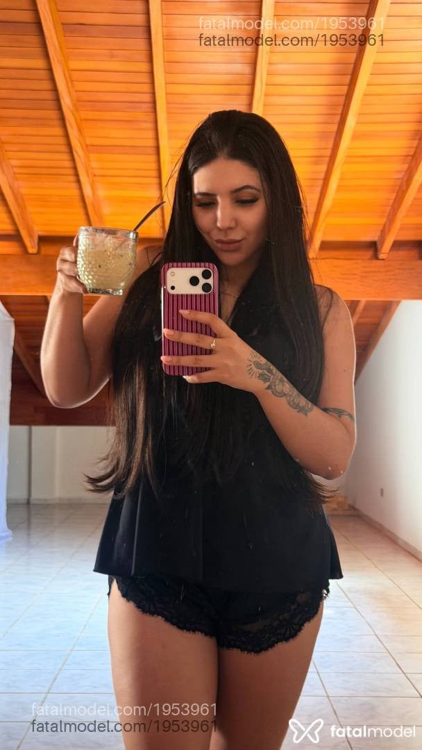 Acompanhante mulher morena (o) de olhos pretos - Livia Pacheco