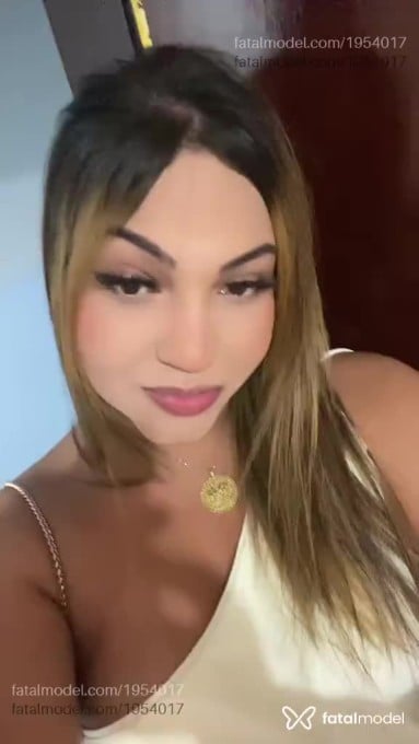 Acompanhante mulher trans loira (o) de olhos castanhos em Feira de Santana Acompanhante mulher trans loira (o) de olhos castanhos em Feira de Santana - Maju