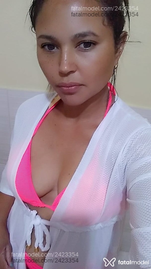 Acompanhante mulher morena (o) de olhos castanhos - Verli