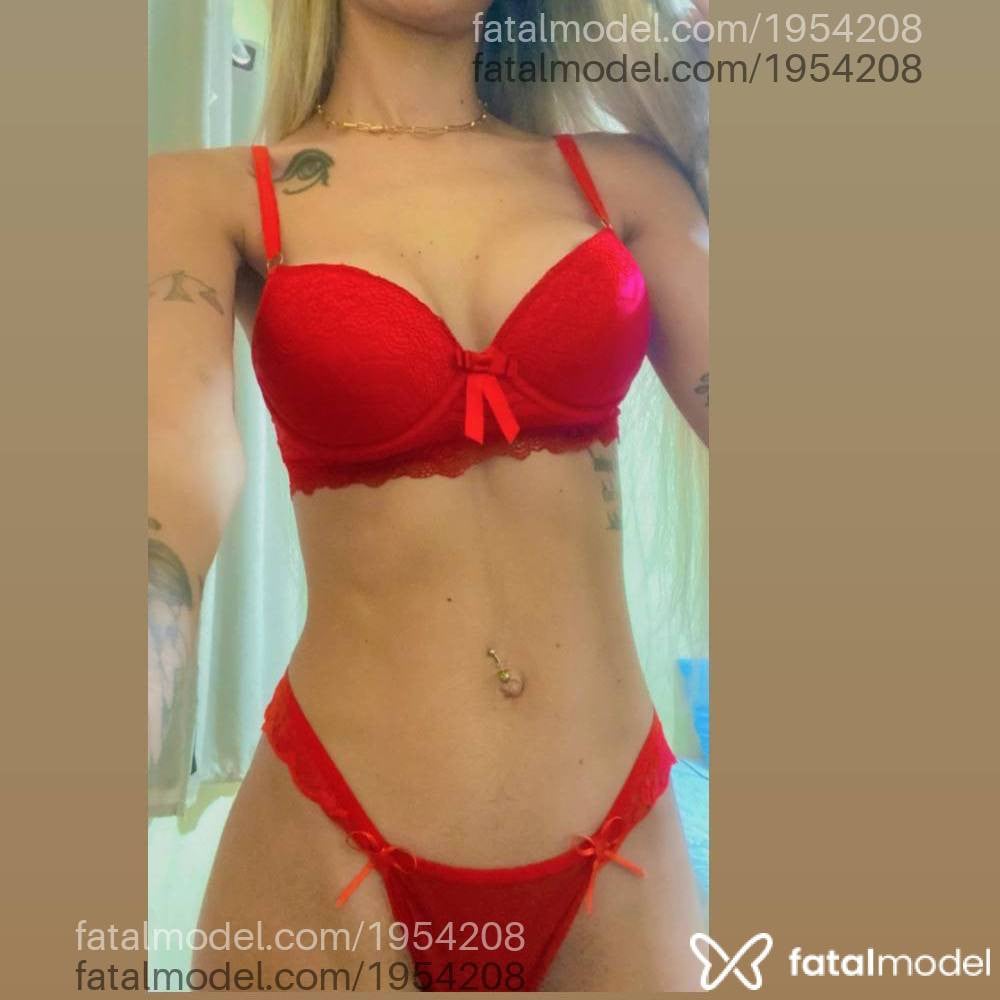 Acompanhante mulher loira (o) de olhos castanhos - Bella