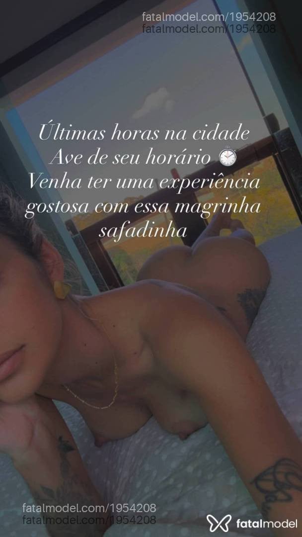 Acompanhante mulher loira (o) de olhos castanhos - Bella