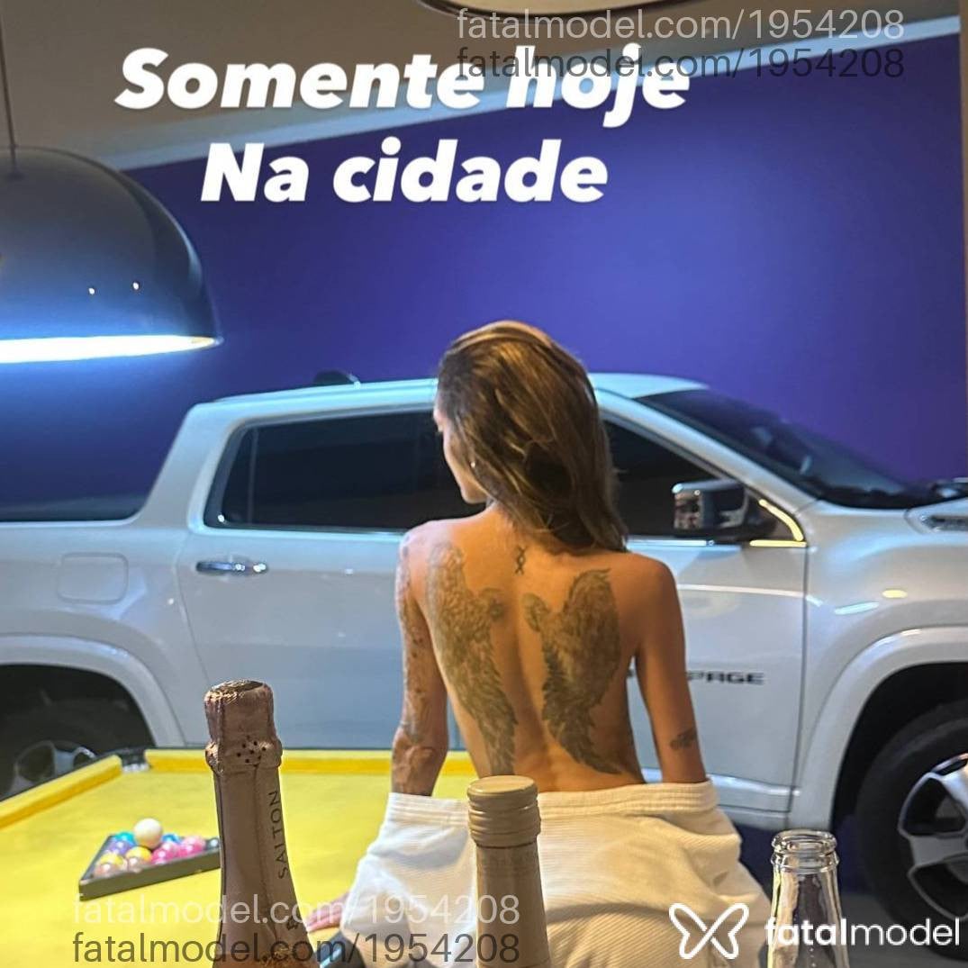 Acompanhante mulher loira (o) de olhos castanhos - Bella