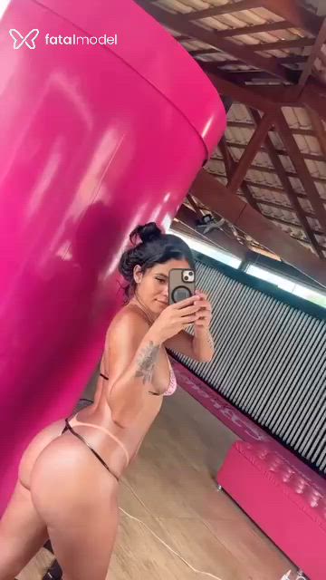 Acompanhante mulher morena (o) de olhos pretos - Bruna