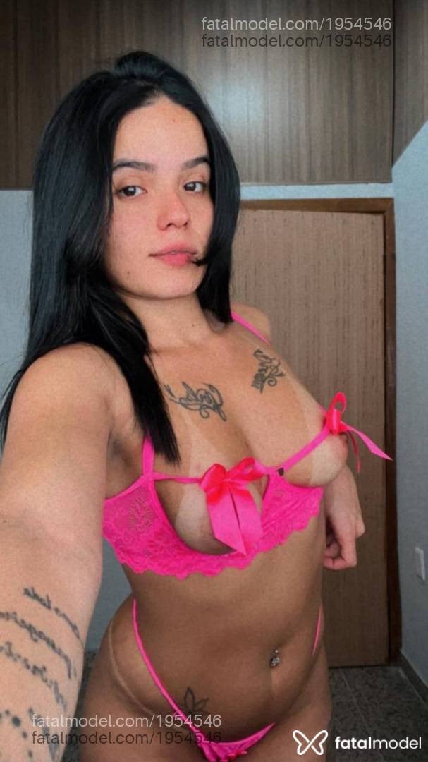 Acompanhante mulher morena (o) de olhos pretos - Bruna