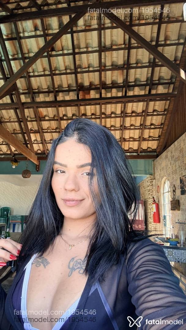Acompanhante mulher morena (o) de olhos pretos - Bruna