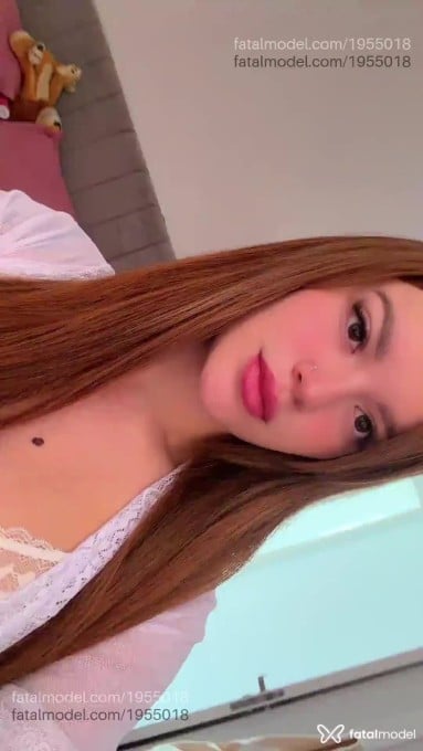 Acompanhante mulher com cabelo castanho de olhos mel - Emily Fernandes