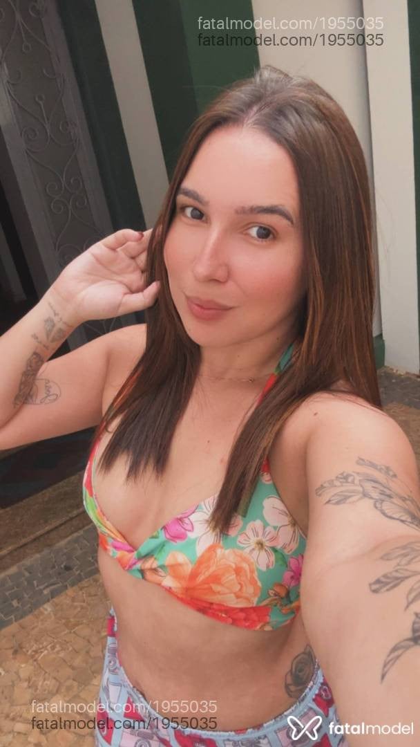 Acompanhante mulher com cabelo castanho de olhos castanhos - Aline