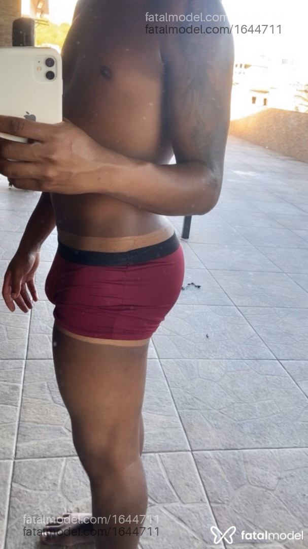 Acompanhante homem com cabelo castanho de olhos pretos em São José da Bela Vista - felipe