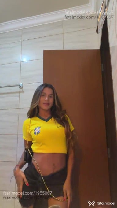 Acompanhante mulher morena (o) de olhos pretos - Valentina Acompanhante mulher morena (o) de olhos pretos - Valentina