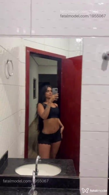 Acompanhante mulher morena (o) de olhos pretos - Valentina Acompanhante mulher morena (o) de olhos pretos - Valentina