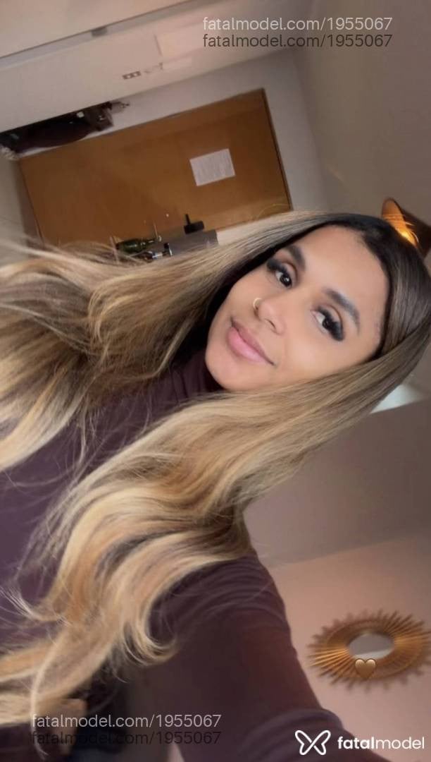 Acompanhante mulher morena (o) de olhos pretos - Valentina
