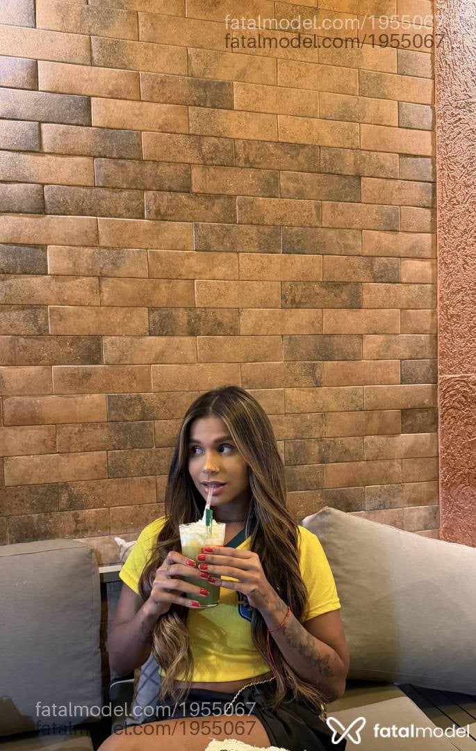 Acompanhante mulher morena (o) de olhos pretos em Uberaba - Valentina