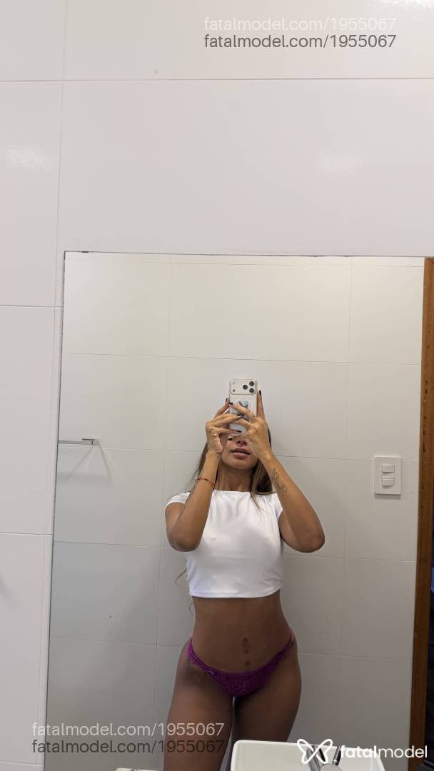Acompanhante mulher morena (o) de olhos pretos - Valentina