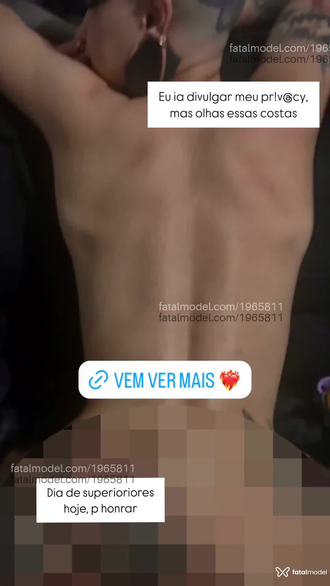 Acompanhante mulher sem cabelo de olhos pretos - Kinky Alien