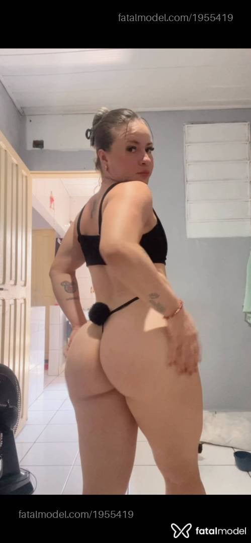Acompanhante mulher loira (o) de olhos castanhos - Aninha