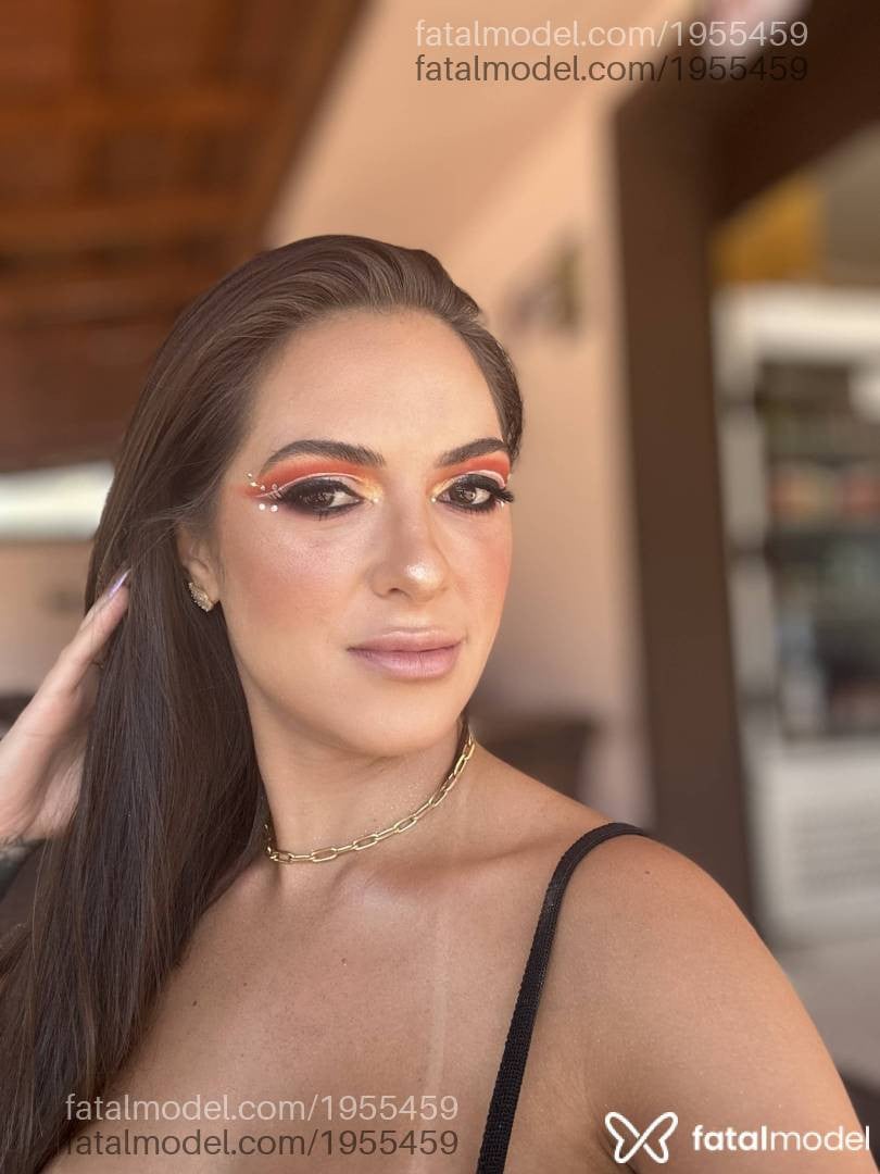 Acompanhante mulher com cabelo castanho de olhos castanhos em Curitiba - Nicole Reis
