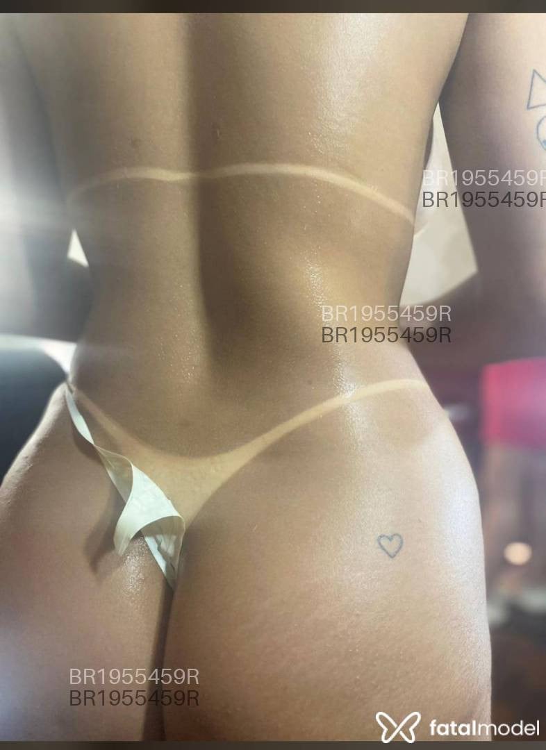 Acompanhante mulher com cabelo castanho de olhos castanhos em Curitiba - Nicole Reis
