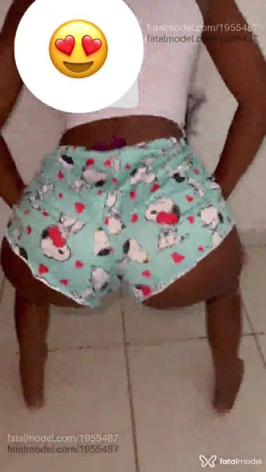 Acompanhante mulher morena (o) de olhos pretos - Belly