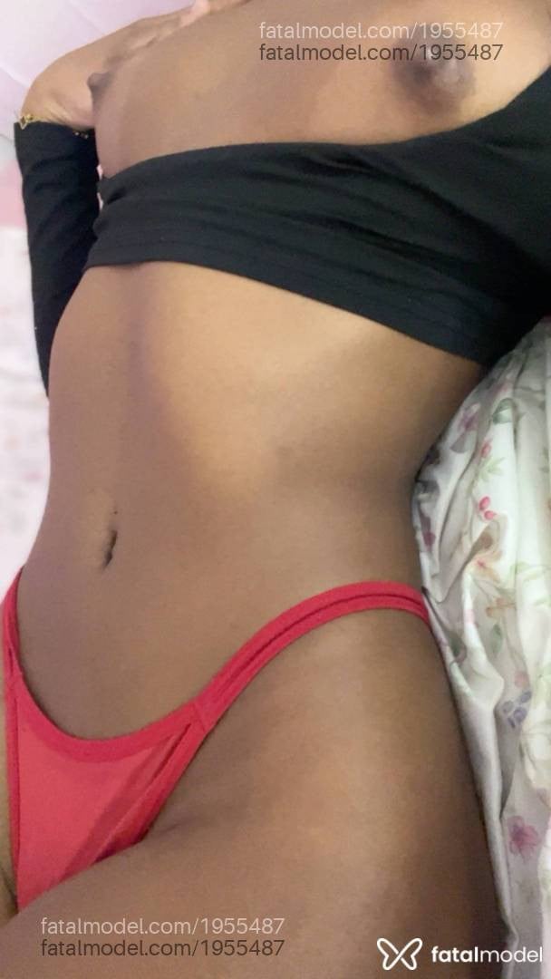 Acompanhante mulher morena (o) de olhos pretos - Belly