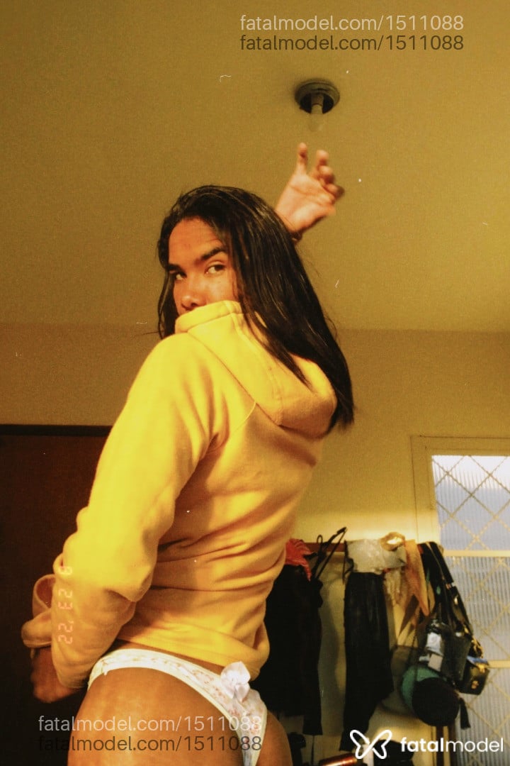 Acompanhante mulher trans morena (o) de olhos mel em Três Corações - Eloá Rodrigues