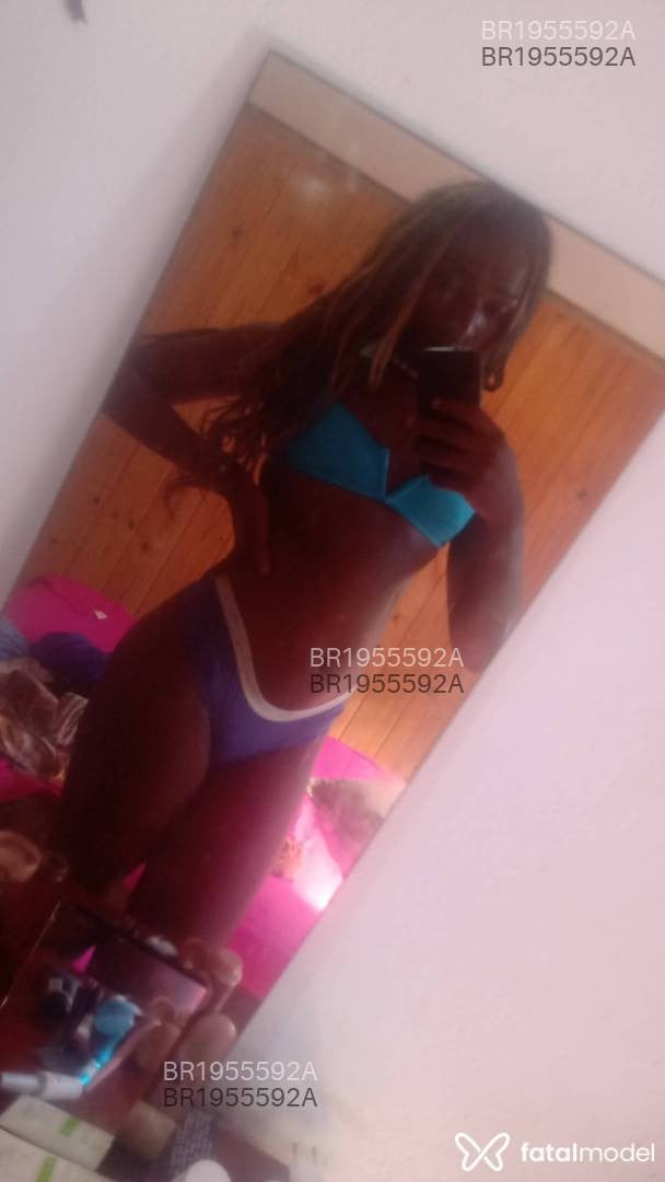 Acompanhante mulher trans com cabelo castanho de olhos pretos em Balneário Camboriú - Maria Edu