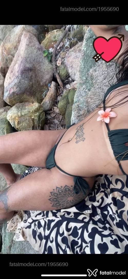 Acompanhante mulher trans com cabelo castanho de olhos castanhos - Merlya